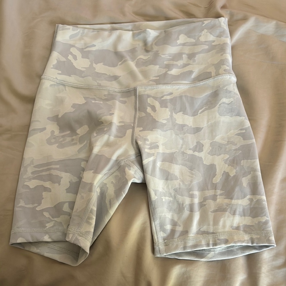 NWOT LULULEMON BIKER SHORTS